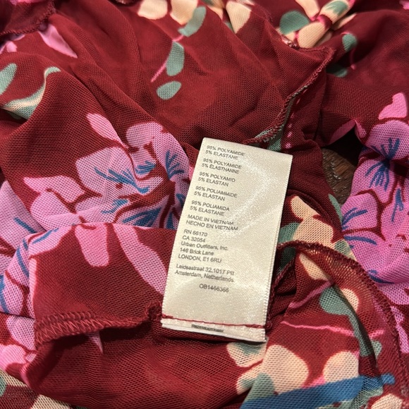 Free People NWT Floral Boho Paradise Top in a mesh fabric. Runs big like a L - Picture 7 of 7